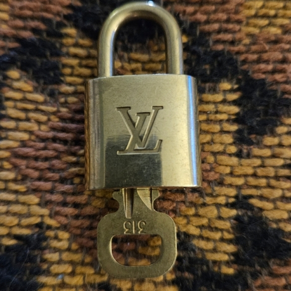 Louis Vuitton lock and key - Picture 3 of 3